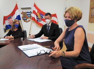 Otvori galeriju potpisivanje_ugovor_projektiranje_centralni_operacijski_blok_velike_srpanj_20211.JPG