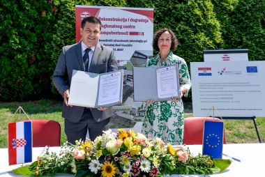 Medicinska-RC-potpisivanje_ugovora 4.jpg