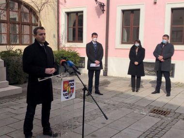 Otvori galeriju 100321_lijecnicki_krediti_2.jpg