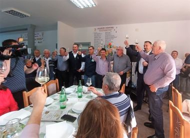 izlozba_zlatna_kaplljica_novi_marof_madjarevo_2023 2.jpg