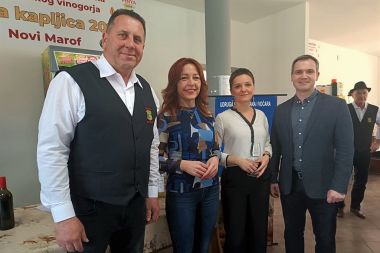 izlozba_zlatna_kaplljica_novi_marof_madjarevo_2023 5.jpg