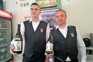 izlozba_zlatna_kaplljica_novi_marof_madjarevo_2023 6.jpg