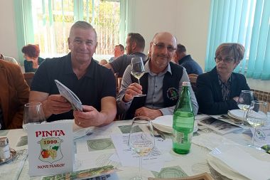izlozba_zlatna_kaplljica_novi_marof_madjarevo_2023 9.jpg