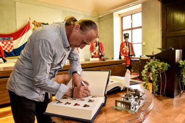 Knjiga_instalacija 8.jpg