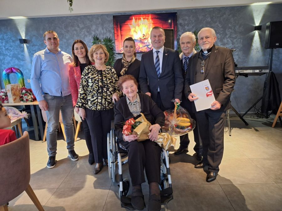 Uz obitelj i prijatelje baka Marija proslavila 100. rođendan