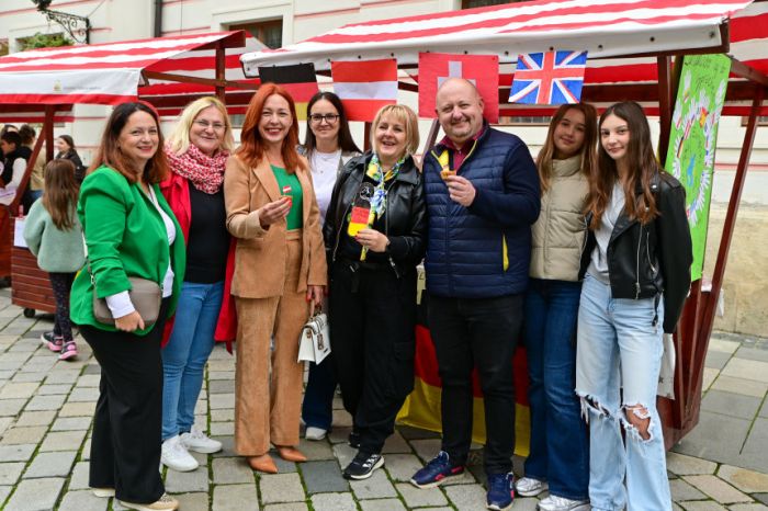 Ispred Županijske palače u Varaždinu obilježen Europski dan jezika