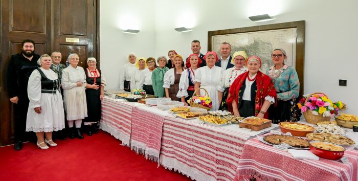 Jedinstveni serijal „Babičini recepti“ koji njeguje kulinarsku baštinu promovirani u Varaždinskoj županiji – Trnovečka makovnjača, Visočki štruklji, Črnečka pekmezara, Koružnjača, Razdrapane gače, Repna gibanica i ostale slastice u četvrtom izdanju p
