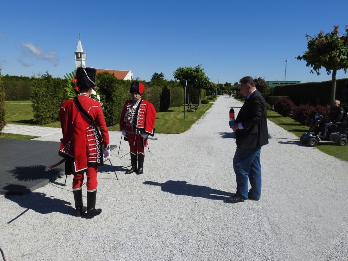 Na groblju u Varaždinu položeni vijenci povodom Dana državnosti, župan Čačić odao počast poginulim braniteljima