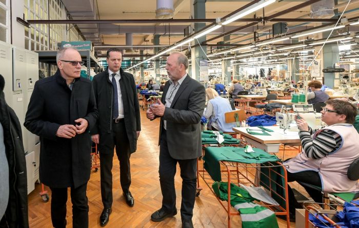 Državni tajnik Ministarstva znanosti i obrazovanja Stipe Mamić u pratnji župana Anđelka Stričaka posjetio Za&scaron;titnu radionicu Srednje strukovne &scaron;kole Varaždin te pružio podr&scaron;ku njenom radu