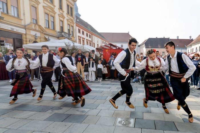 Svoje običaje, kulturu i gastronomiju na varaždinskom Korzu predstavili predstavnici nacionalnih manjina