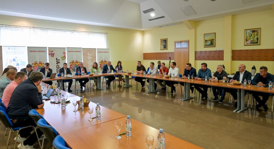 Župan Stričak s gradonačelnicima i načelnicima raspravljao o zelenoj infrastrukturi, digitalizaciji i proračunu Varaždinske županije