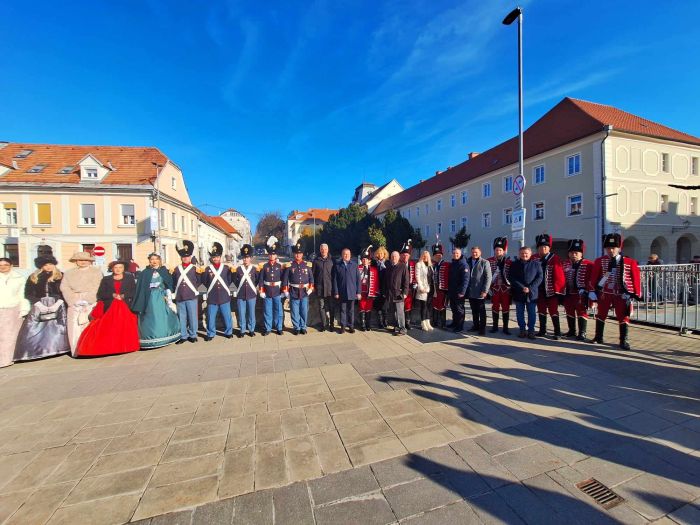 Varaždinska županija predstavila se okusima, mirisima i bogatom povije&scaron;ću u Mariboru, župan Stričak i gradonačelnik Maribora Arsenovič obi&scaron;li OPG-ovce na gradskoj tržnici