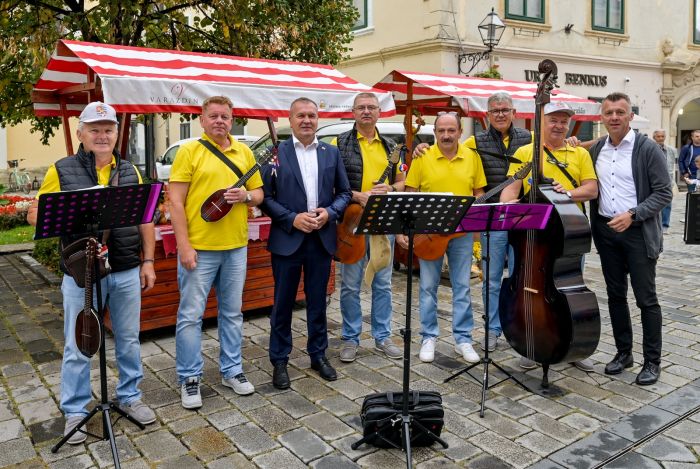 Sajam poljoprivrednih udruga ispred Županijske palače u Varaždinu okupio veliki broj izlagača, ali i posjetitelja