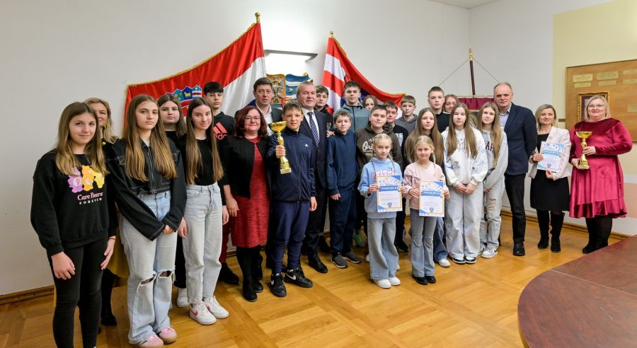 Učenici Osnovne škole Vinica i Strojarske i prometne škole Varaždin ostvarili iznimne uspjehe na natjecanjima iz područja prometne kulture, na rezultatima im čestitao župan Anđelko Stričak