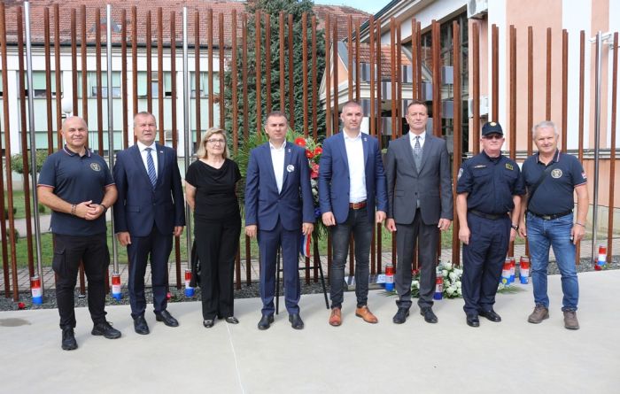 Kod spomen obilježja poginulim i nestalim policajcima PU Varaždin održana obljetnica odlaska 185 policajaca PU Varaždin u obranu Vukovara