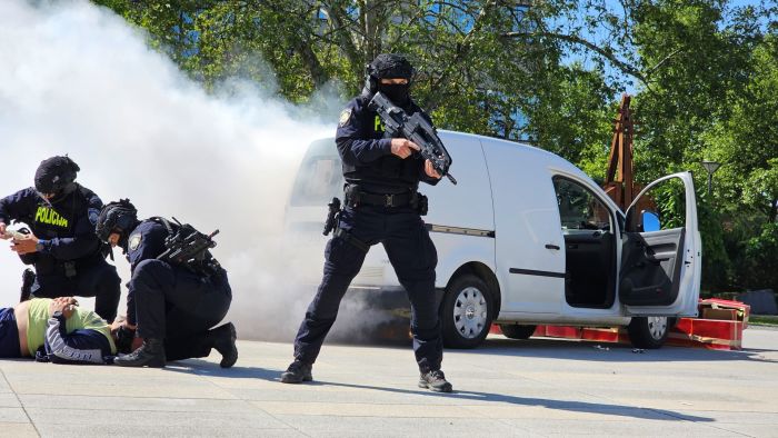 Filmska akcija u sredi&scaron;tu Varaždina demonstrirala uigranost svih žurnih službi