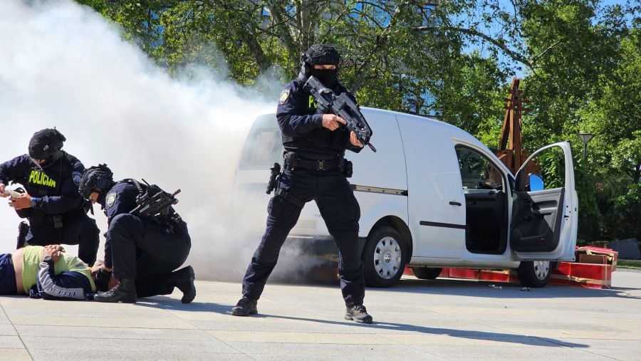 Filmska akcija u sredi&scaron;tu Varaždina demonstrirala uigranost svih žurnih službi