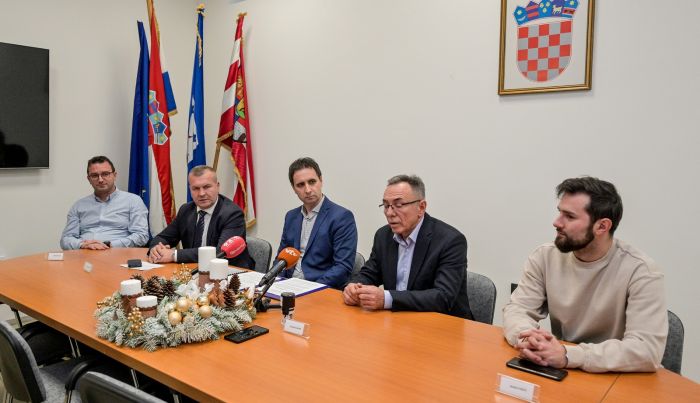 Zajedničko uređenje Doma zdravlja u Ivancu &ndash; Sporazum o vi&scaron;egodi&scaron;njem sufinanciranju radova u nazočnosti župana Anđelka Stričaka potpisali ravnatelj Doma zdravlja Jurica Veronek i gradonačelnik Grada Ivanca Milorad Batinić