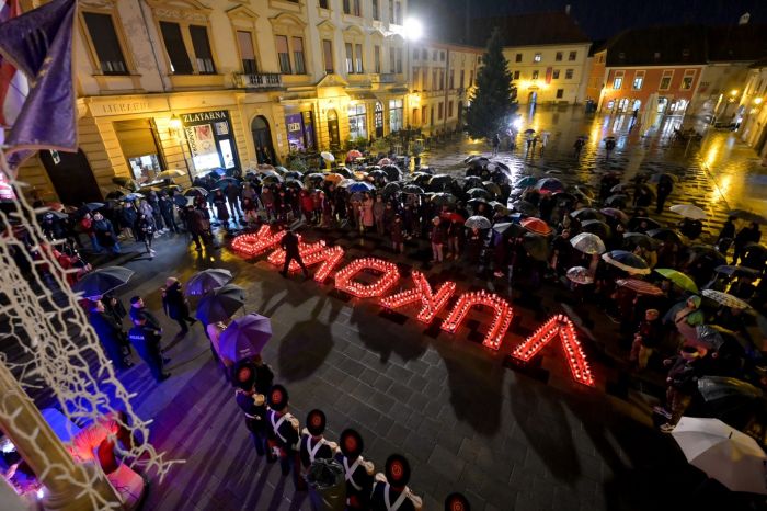 U Varaždinu svijetli ime Vukovara: lampionima ispisano ime herojskog grada i odana počast žrtvama Vukovara i Škabrnje