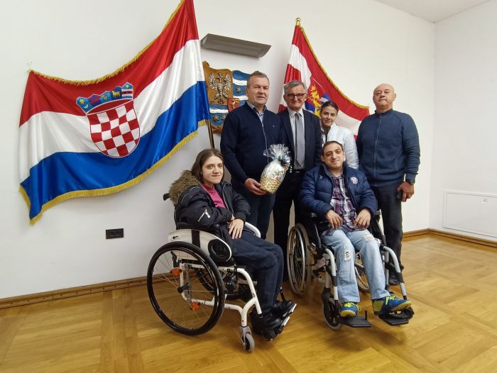 Tradicionalna Uskrsna čestitka članova Dru&scaron;tva distrofičara, invalida cerebralne i dječje paralize i ostalih tjelesnih invalida grada Varaždina županu Anđelku Stričaku