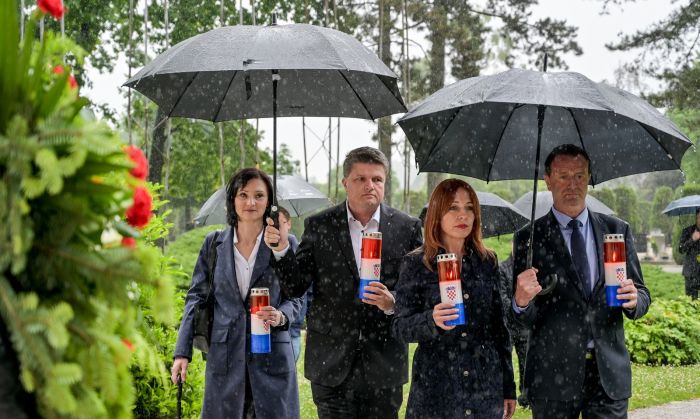 Na gradskom groblju u Varaždinu odana počast poginulim te preminulim pripadnicima antifa&scaron;ističkog pokreta te poginulim i preminulim pripadnicima slavne 104. brigade ZNG HV