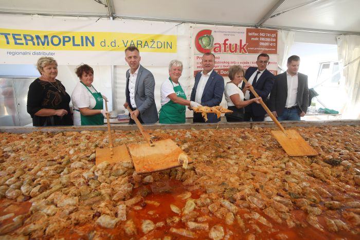 Na 27. Zeljarijadi u Vidovcu najveća i najfinija sarma na svijetu od 4 tone varaždinskog zelja