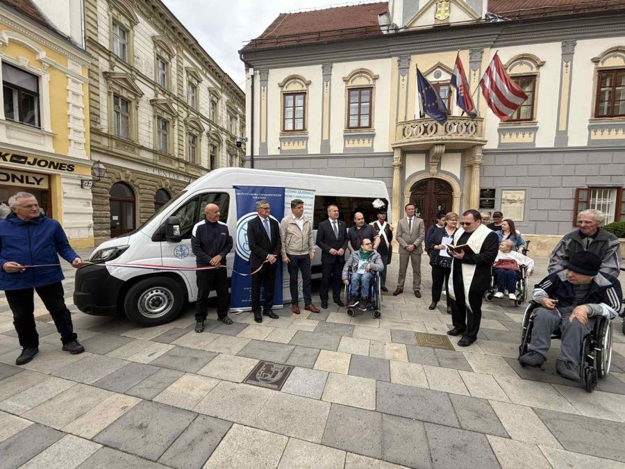 Dru&scaron;tvo za osobe s invaliditetom Varaždin predstavilo novo kombi-vozilo, nabavljeno iz donacija