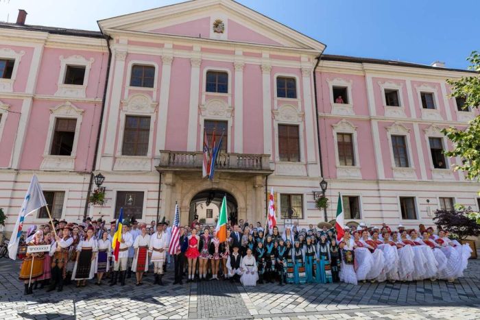 Župan Varaždinske županije Anđelko Stričak priredio prijem za sudionike međunarodnog folklornog festivala COFA