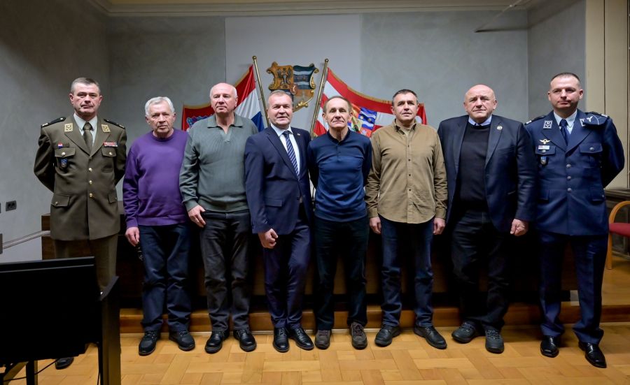 Održana tribina &bdquo;Hrvatsko ratno zrakoplovstvo &ndash; da se ne zaboravi&ldquo; - ratni piloti svjedočili o hrabrosti i neizvjesnosti stvaranja HRZ-a