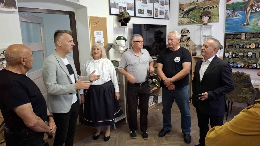 Zanimljivu izložbu militarija u Lepoglavi obi&scaron;li predsjednik Županijske skup&scaron;tine  Krunoslav Lukačić i izaslanik ministra branitelja Željko Kalić