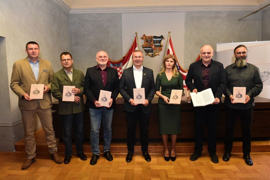 Predstavljena knjiga &bdquo;&Scaron;umarskim stazama Vladoja&nbsp;K&ouml;r&ouml;skenyia&ldquo;: izdanje u čast velikana hrvatske &scaron;umarske struke iz Krkanca