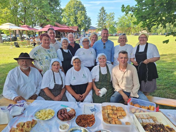 S ciljem očuvanja, oživljavanja i preno&scaron;enja tradicijskih običaja na mlađe generacije, u Trnovcu su  održane 12. Žetvene svečanosti