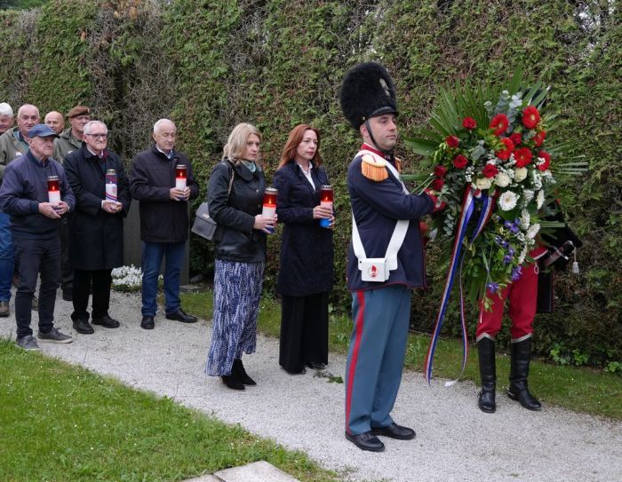Polaganjem vijenaca počelo obilježavanje 34. godi&scaron;njice osnutka 104. brigade