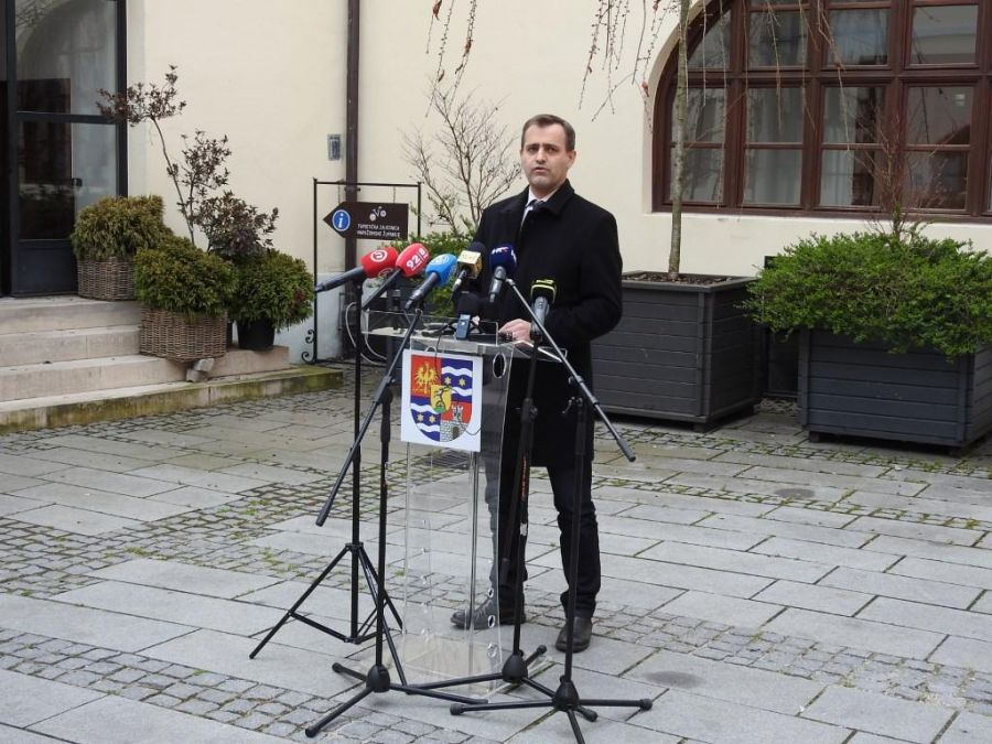 100 novih slučajeva zaraze koronavirusom, od ponedjeljka nastava online za sve srednje &scaron;kole i vi&scaron;e razrede O&Scaron;