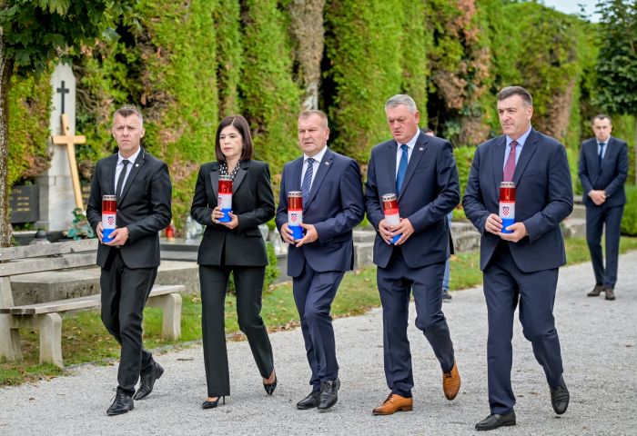 Povodom Dana županije odana počast pokojnom županu Mlinariću, pokojnim zamjenicima župana dr. Beeru i Stolniku kao i svim preminulim građanima te poginulim i nestalim hrvatskim braniteljima
