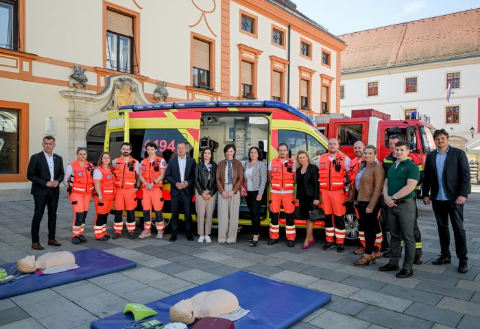 Javnozdravstvenom akcijom obilježen Nacionalni dan hitne medicinske službe: građani učili reanimaciju i kori&scaron;tenje defibrilatora