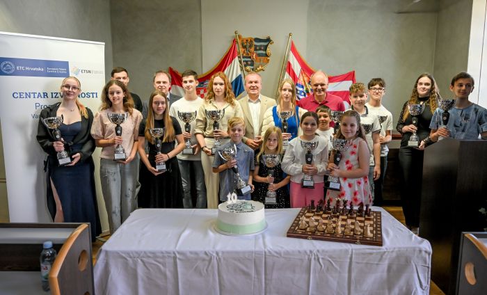 Progla&scaron;eni učenici-prvaci u &scaron;ahu Varaždinske županije, koja ima čak troje državnih prvaka!