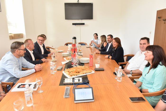 Ministrica Hrstić i ministar Glavina posjetili Opću bolnicu Varaždin te obišli radove na izgradnji Centralnog operacijskog bloka