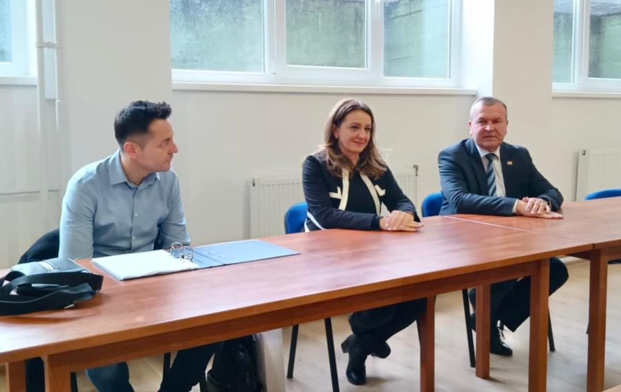 Župan Anđelko Stričak u Ivancu s predstavnicima izvođača radova i predstavnicima korisnika zgrade koja kreće u energetsku obnovu