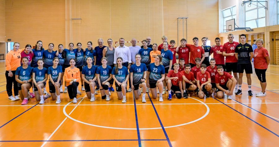 Rukometnom utakmicom između polaznica i polaznika Centra izvrsnosti za rukomet započeo program obilježavanja Dana Varaždinske županije