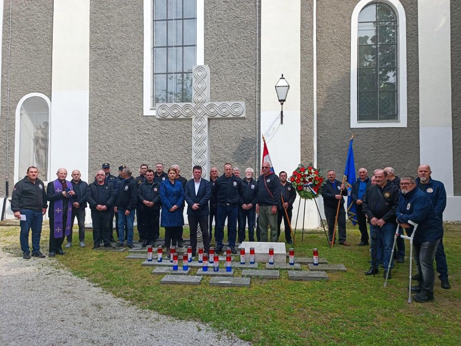 Kod križa zahvalnosti u Varaždinu odana počast dvanaestorici poginulih redarstvenika u Borovu naselju