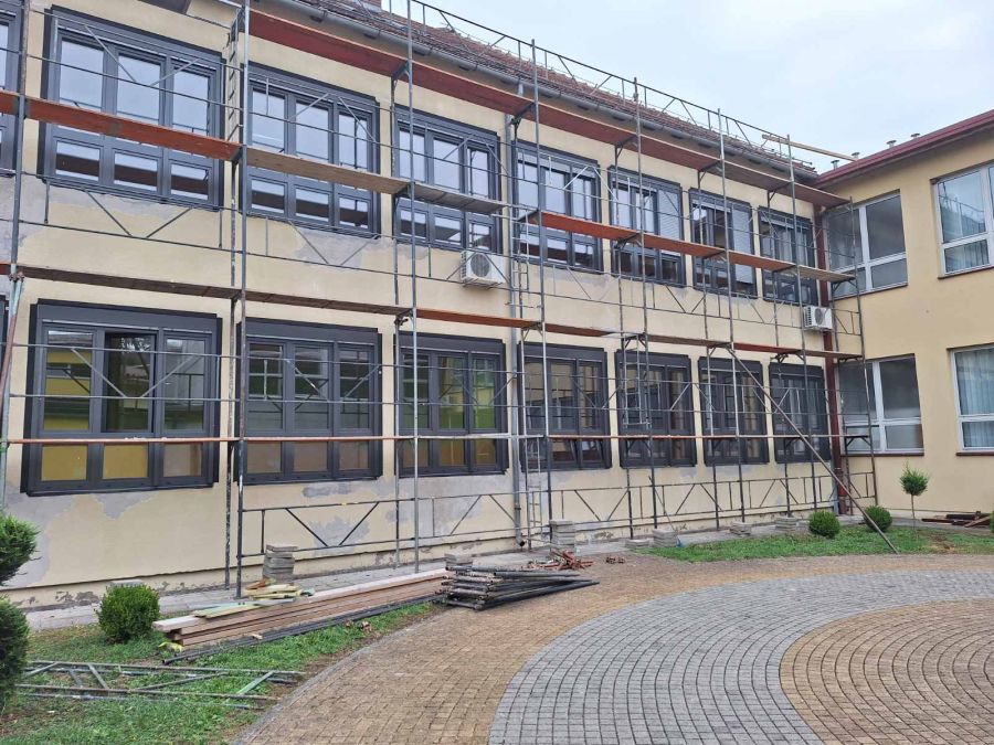 U tijeku radovi na rekonstrukciji i sanaciji &scaron;kole u Trnovcu te na energetskoj obnovi Osnovnih &scaron;kola u Jalžabetu i Svetom Iliji
