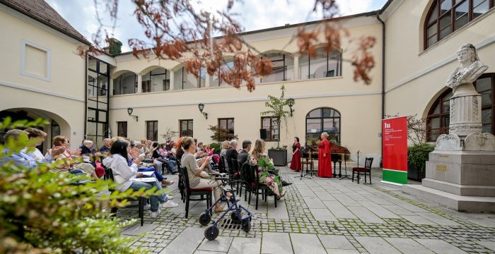 Atrij Županijske palače domaćin koncerta &bdquo;Na vratima istoka i zapada&ldquo; u sklopu VBV-a