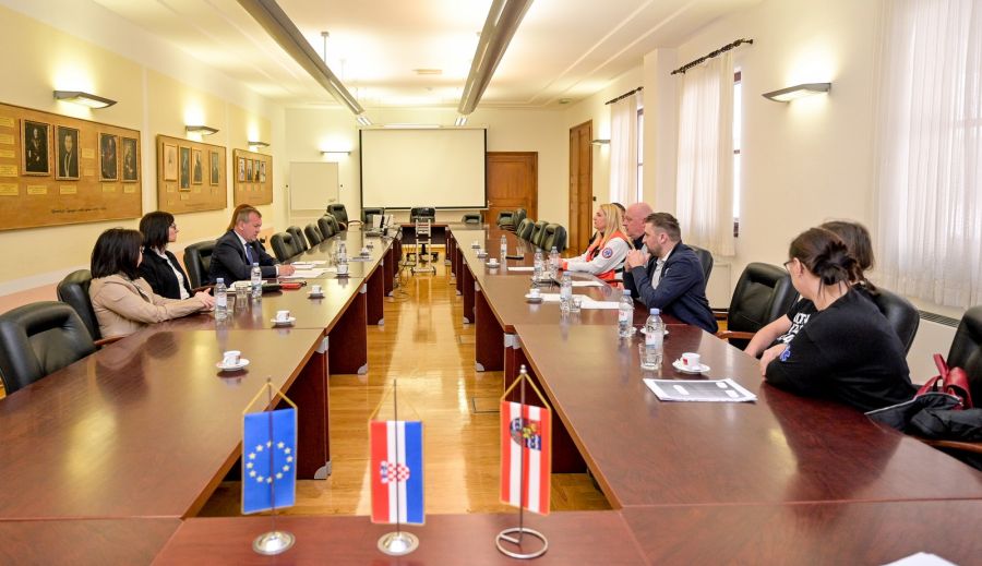 Župan Stričak održao sastanak s predsjednicima sindikata hitne medicine