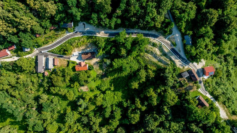 U Varaždinskoj županiji u tri godine sanirano čak 55 klizišta, tri je danas obišao potpredsjednik Vlade i ministar Bačić sa županom Stričakom