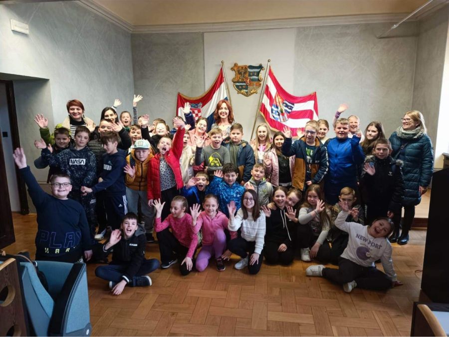 Učenici trećih razreda Osnovne &scaron;kole Kneginec Gornji posjetili Županijsku palaču