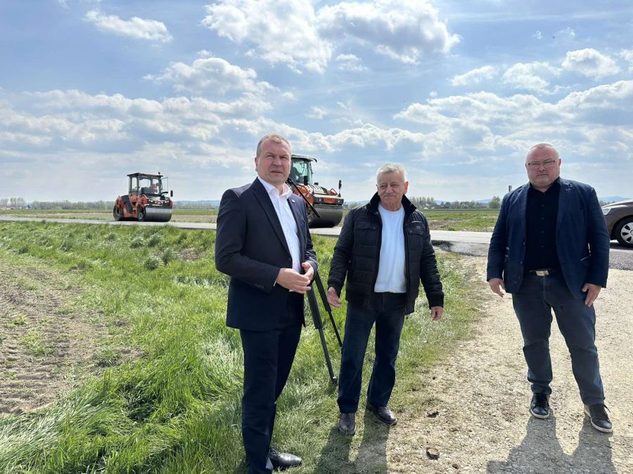 Župan Anđelko Stričak u pratnji načelnika Općine Sveti Đurđ Josipa Janija obišao radove na uređenju prometnice u naselju Hrženica