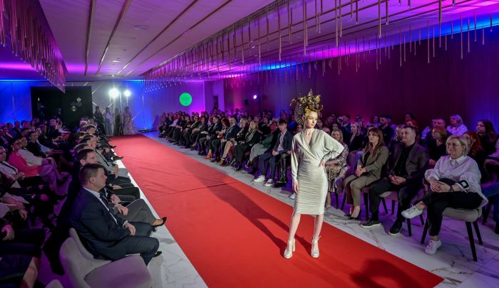 Treća revija &bdquo;Čarobne ruke&ldquo;: učenici i obrtnici predstavili svoje inovativne kreacije, od &scaron;e&scaron;ira i frizura do svečanih haljina