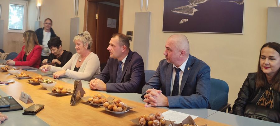 Djelatnici Upravnog odjela za graditeljstvo i prostorno uređenje kod župana &Scaron;ibensko - kninske županije, predstavili mu inicijativu povezivanja svih županijskih odjela iz područja gradnje