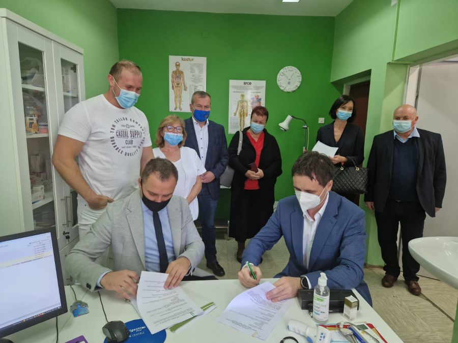 U ambulantu u Maru&scaron;evcu u pola godine uloženo 400.000 kuna, zdravstveni objekt obi&scaron;li Klap&scaron;a i Stričak